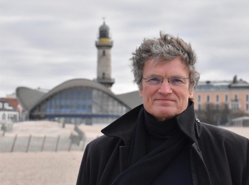 Hans Burchard vom Leibniz-Institut für Ostseeforschung ist Experte für Ästuarprozesse und untersucht die zunehmende Versalzung von gezeitenbeeinflussten Flüssen.