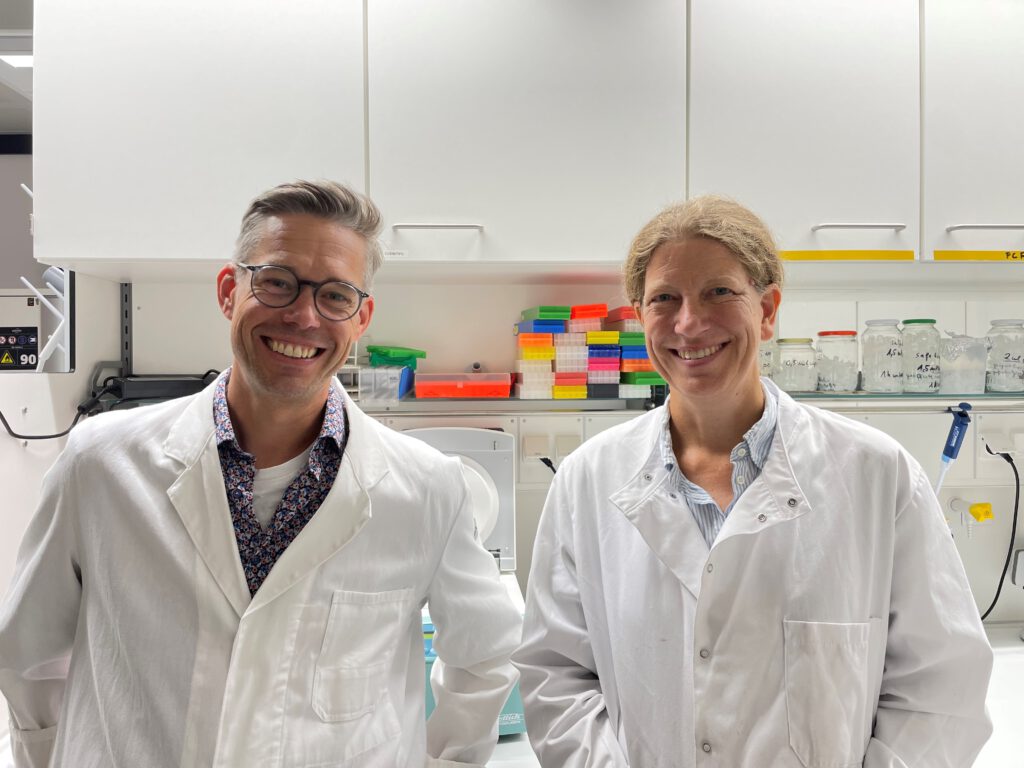 Prof. Dr. Robert Junker und Prof. Dr. Nina Farwig wollen den Blick für die Mikroorganismen in unserer Umwelt schärfen.