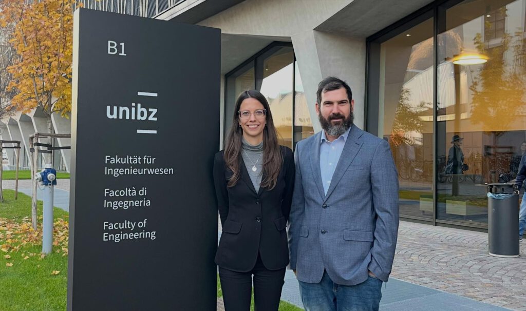 Zwei Forschende der Freien Universität Bozen, Margherita Molinaro und Guido Orzes, untersuchen die Nachhaltigkeit verschiedener Strategien der Kreislaufwirtschaft.