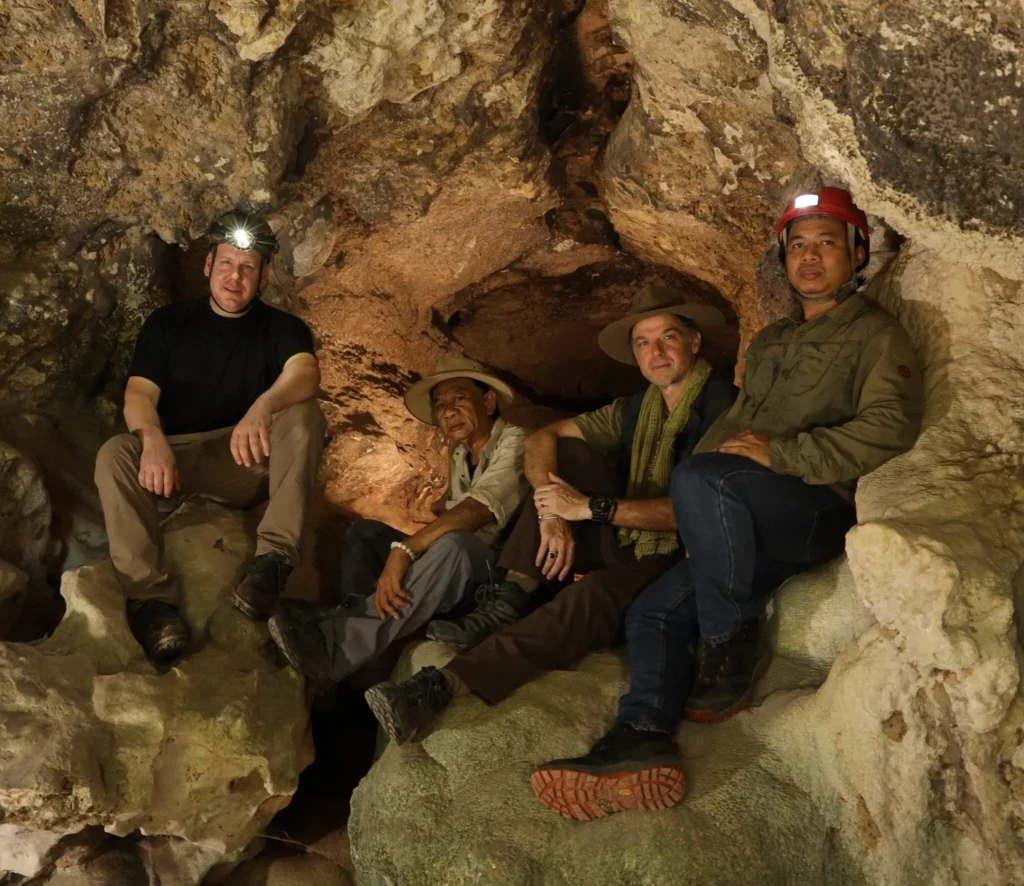 Professor Maxime Aubert, Budianto Hakim, Professor Adam Brumm und Dr Adhi Agus Oktaviana