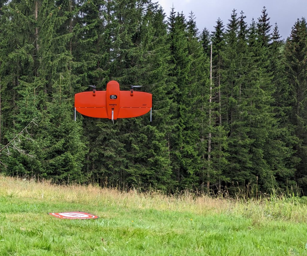 Wingtra-Drohne bei der Aufnahme im MONID HABITRACK Projekt