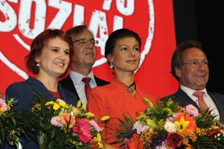 Klaus Ernst, Stellvertreter Wagenknechts, zur Wahl in Russland: 'Keine Alternative zu Putin vorhanden'. (Im Bild bei der Wahlparty der Linken am 22. September 2013) © Wikimedia