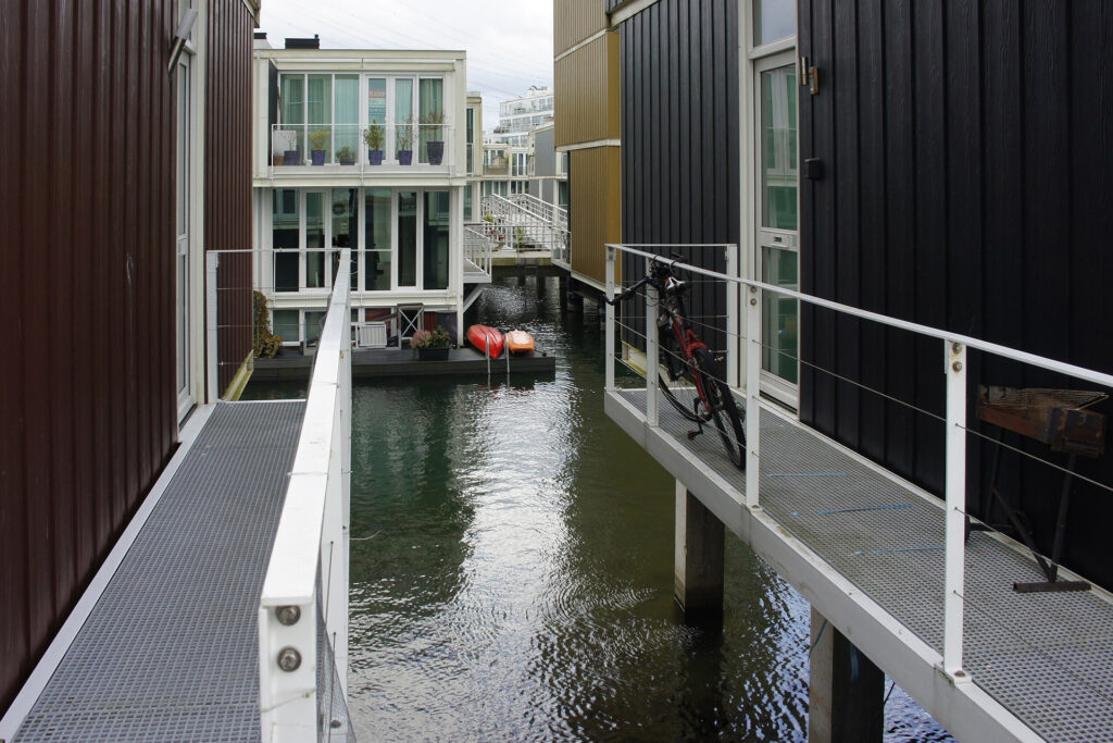 Schwimmende Siedlung in Amsterdam