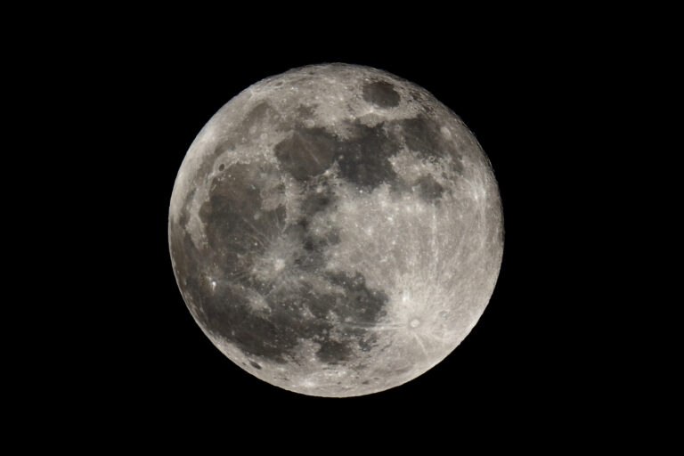 vecteezy_full-moon-seen-with-a-telescope_9202819