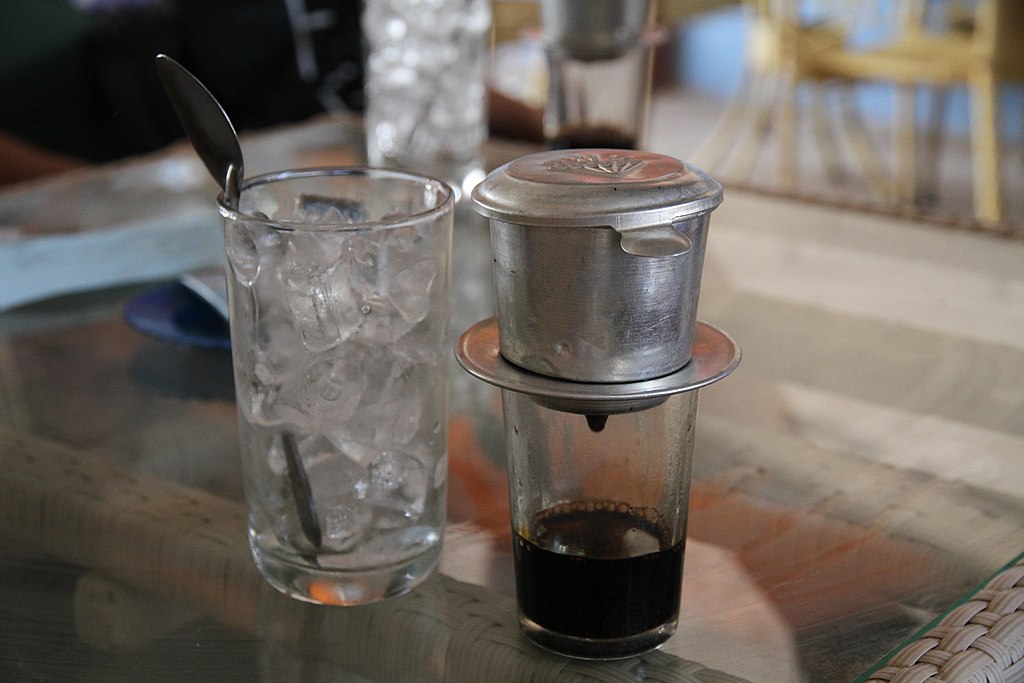 In Vietnam weichen Kaffeeplantagen dem profitableren Durian-Anbau, was die Robusta-Bohnen knapp und den Kaffee bei uns teurer macht.