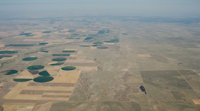 Luftaufnahmen des von der Dürre betroffenen Ackerlandes in Colorado