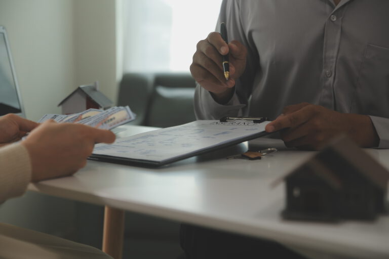 Bei Vorkasse ist Vorsicht geboten. Oft stecken dahinter falsche Immobilienanzeigen.