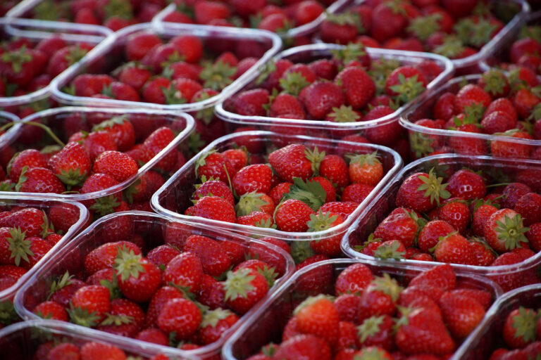 strawberries-8177601_1920