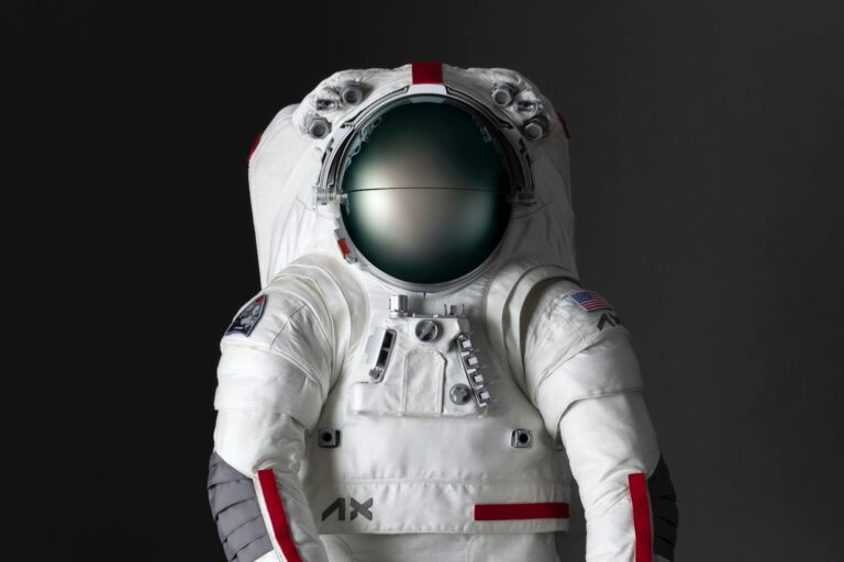 AxEMU_Prada_Spacesuit_Mockup_20241007_085_AxEdit
