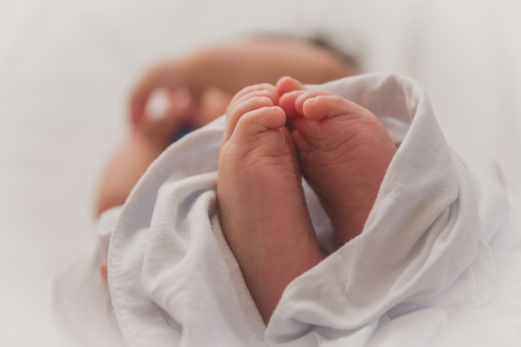 Die Geburtsmethode prägt die bakterielle Vielfalt im Darm von Babys besonders in den ersten Monaten nach der Geburt. © Unsplash