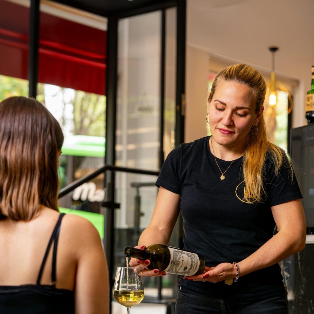 Gastro-Kritikerinnen leben häufig länger als ihre männlichen Kollegen – Disziplin und bewusste Ernährung spielen dabei eine wichtige Rolle.