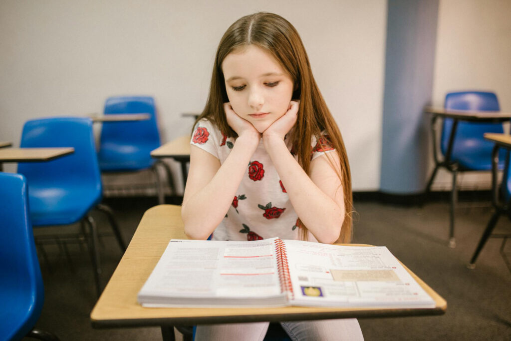 In Bayern sind bereits Grundschüler dem Leistungsdruck ausgesetzt, was immer mehr Kinder psychisch belastet. © Pexels