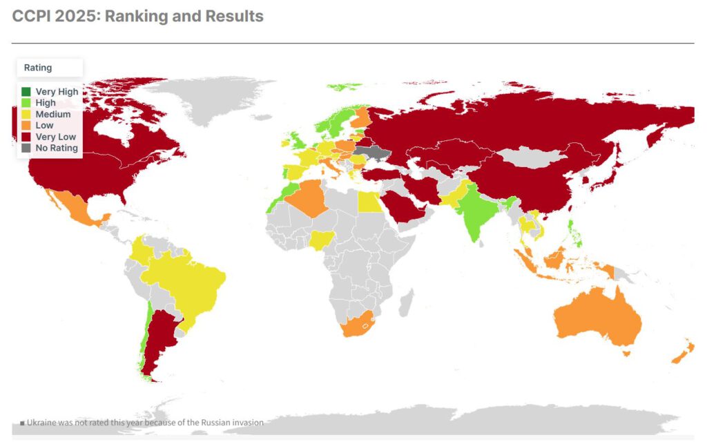 Die Weltkarte zeigt die aggregierten Ergebnisse und die Gesamtleistung der vom CCPI bewerteten Länder. © CCPI