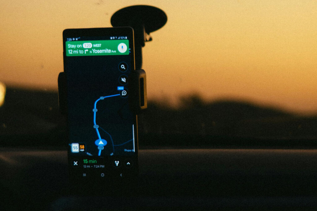 Google kartiert die Ionosphäre per Smartphone und sorgt für präzisere Navigation weltweit. © Pexels