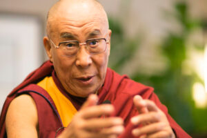 Der Dalai Lama sieht sich fit, träumt von 110 Jahren und begegnet Gesundheitssorgen nach seiner Knieoperation mit Optimismus. © Wikimedia