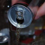 Energydrinks und andere Produkte mit Koffein führen oft dazu, dass die empfohlenen Höchstmengen unbemerkt überschritten werden.