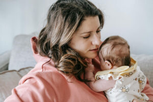 Müde, ausgelaugt – und doch glücklicher: Das Leben mit Kindern ist oft gesünder, als viele denken. © Pexels