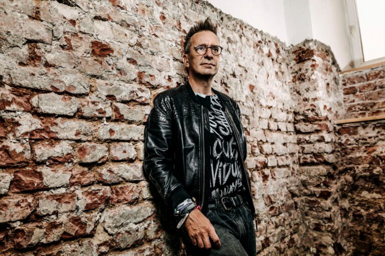 Gerald Hörhan: Immobilienpreise 2025 bieten Chancen – Einzimmerwohnungen, WG-Zimmer und Mehrfamilienhäuser als lukrative Strategien.