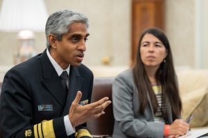 Vivek Murthy warnt die Amerikaner in seinem Abschiedsrezept vor Einsamkeit, sozialer Entfremdung und Sinnkrisen – mit schwerwiegenden Folgen für die Gesundheit.