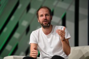 Ecosia-CEO Christian Kroll will in Zusammenarbeit mit der französischen Suchmaschine Qwant die Abhängigkeit von Tech-Konzernen reduzieren (Archivbild). © Wikimedia