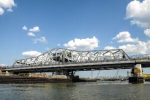 2048px-Third_Avenue_Bridge_20090530-jag9889