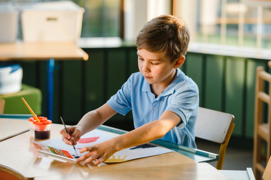 Kinder nutzen Kreativität als Fluchtmechanismus. © Pexels