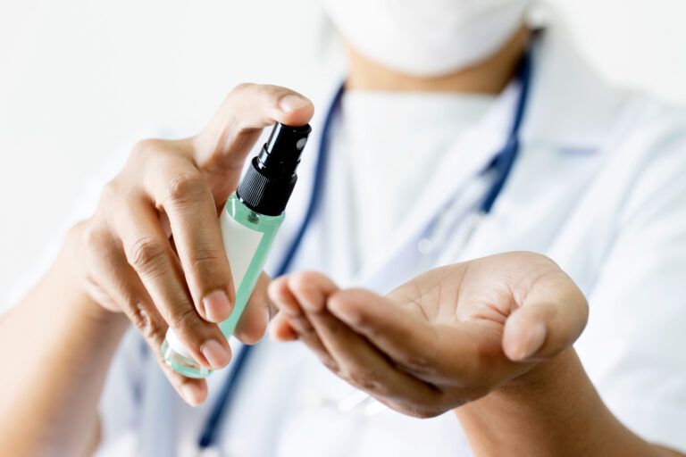 Wasserstoffperoxid kommt in zahlreichen Bereichen zum Einsatz, etwa zur Desinfektion in Krankenhäusern.