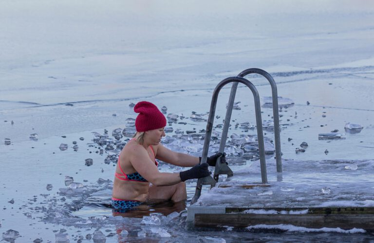 Körper unter Schock: So verjüngt Eisbaden die Zellen