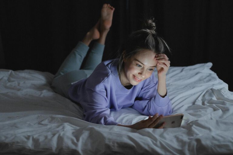 Wie digitale Medien unsere persönlichen Beziehungen ersetzen