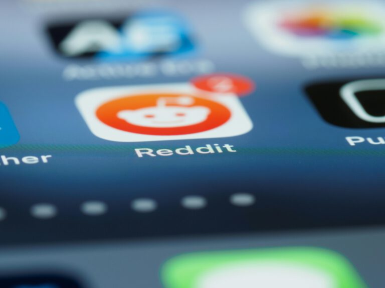 Erfundene Vergewaltigung: Uni Zürich nutzt Reddit für KI-Test