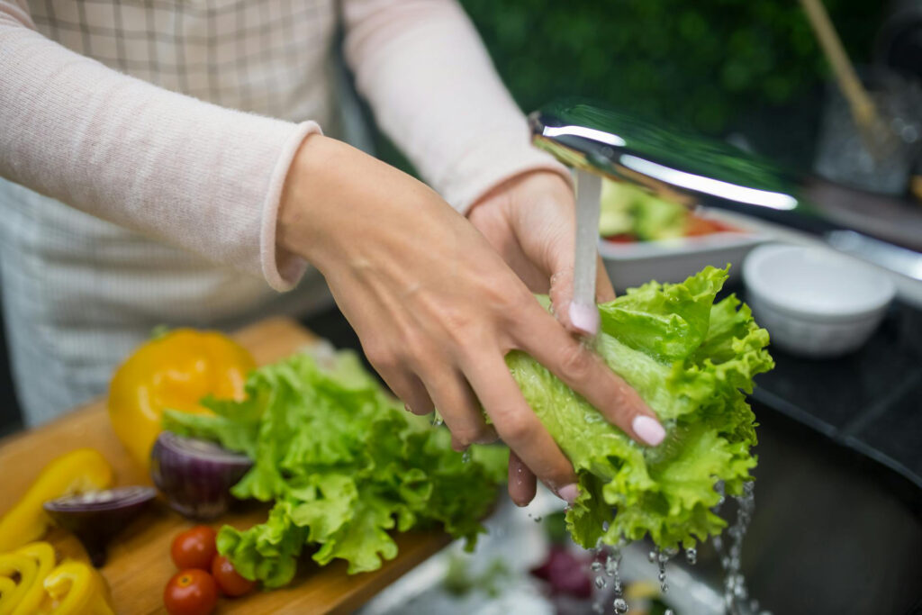 Salat atmet Mikroplastik aus der Luft ein