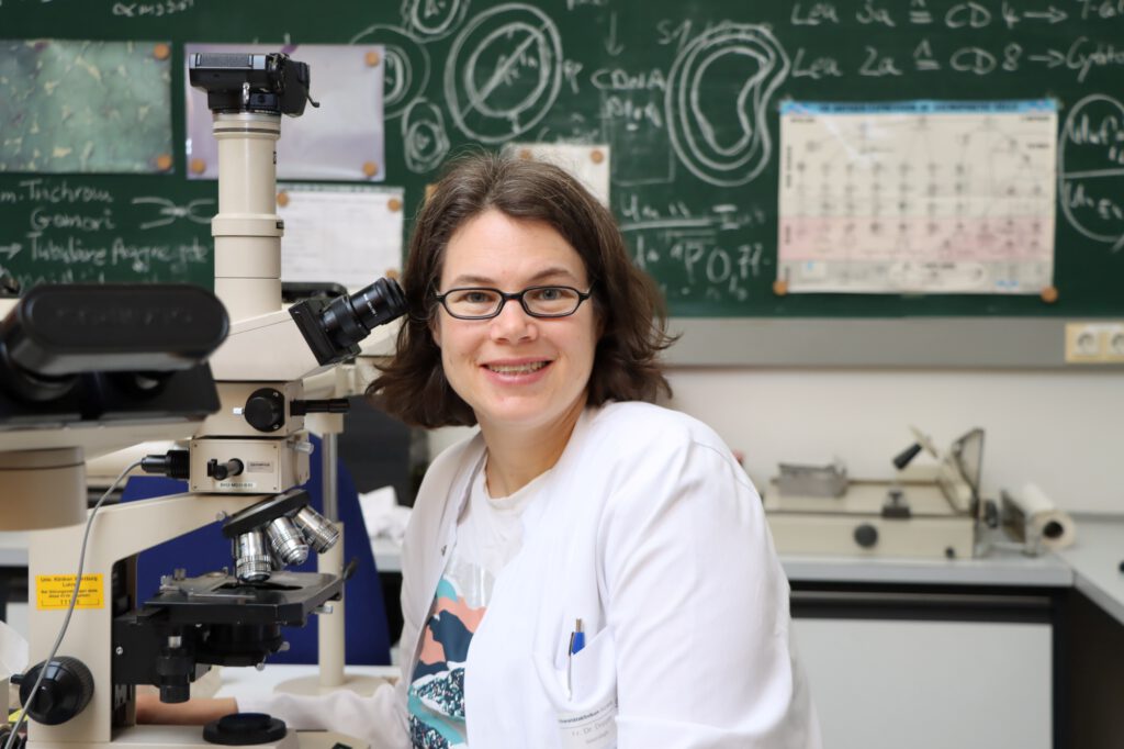 Die außerplanmäßige Professorin Dr. Kathrin Doppler erforscht in der Neurologie am UKW Immunneuropathien. © Kim Sammet / UKW