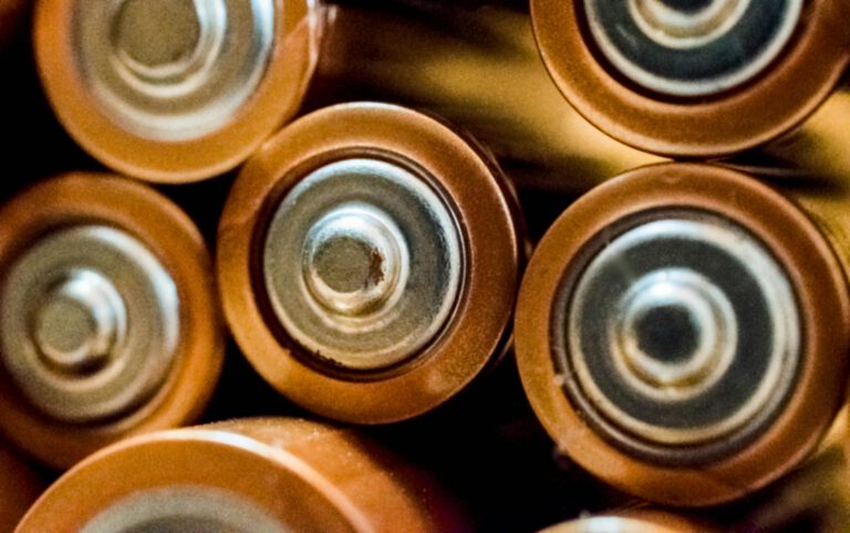 Lithium-Batterie saugt CO2 aus der Luft – Technik jetzt greifbar nah