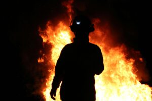 Unsichtbare Chemikalien – Feuerwehrleute tragen Risiko im Körper