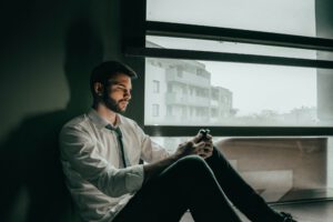 Internetsucht erkennen – Welche Symptome ernst zu nehmen sind
