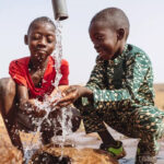 Tödliches Arsen im Trinkwasser bleibt oft unbemerkt. Forschende haben ein mobiles Gerät entwickelt, das das Gift in nur 3,2 Sekunden erkennt.