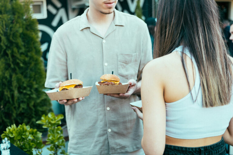 Fünf Minuten Junkfood-Werbung fördern Übergewicht bei Kindern