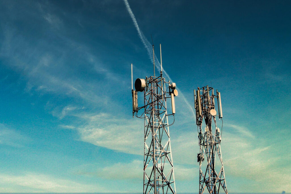 cell-tower-8002686_1920