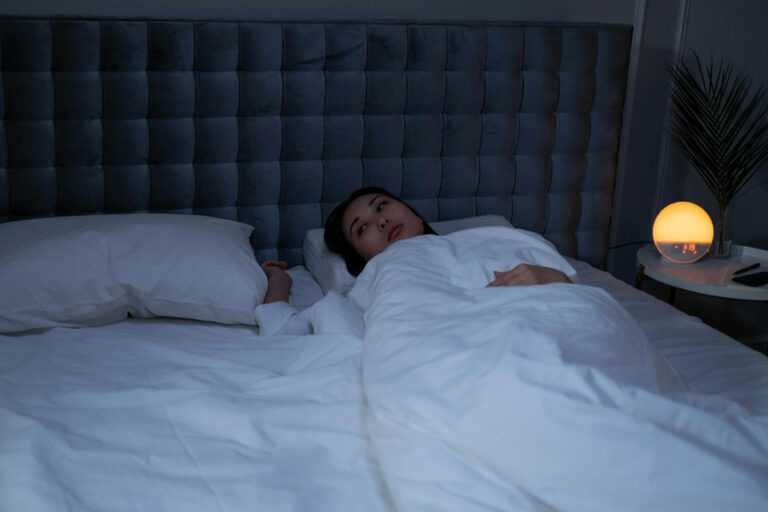 Wach um 3 Uhr morgens: Schlafexpertin verrät die Gründe