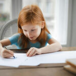 Missverständnisse zwischen Eltern und Kindern beim Schulstart.