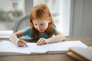 Missverständnisse zwischen Eltern und Kindern beim Schulstart.