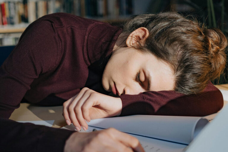 Fit trotz Schlafmangel? Kreatin steigert die Gehirnleistung