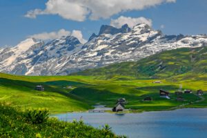 Gerade die Alpen gehören zu einem Typ von Gebirgen, unter denen sich besonders viel natürlicher Wasserstoff bilden könnte. © Unsplash