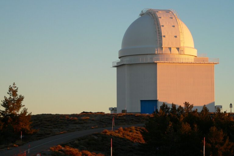 Neue Entdeckungen, die das Calar-Alto-Observatorium in Spanien gemacht hat, könnten Astronomen auf der Suche nach erdähnlichen Planeten helfen. © Santos Pedraz
