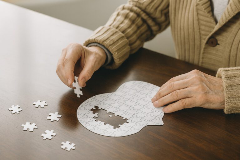 FDA gibt Alzheimer-Bluttest frei – Experten warnen vor Risiken