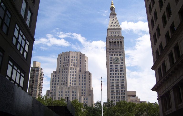 Ohne Klimaanlage: Eisbatterien kühlen Häuser günstiger und leiser