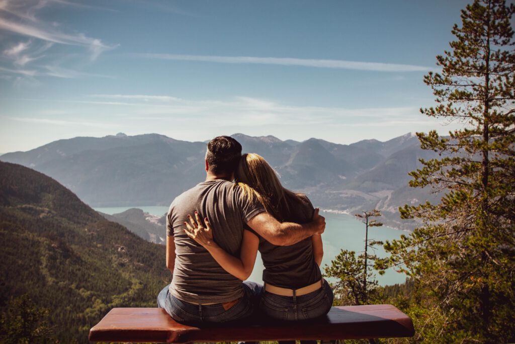Gemeinsame Weltanschauung schützt vor Krisen in der Beziehung