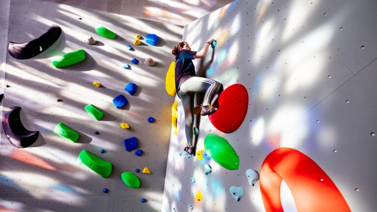 Klettern in der Kirche: So werden die alten Gebäude neu genutzt