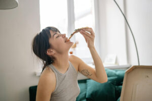 Wenig Schlaf, ungesundes Essen: Warum wir schwach werden.