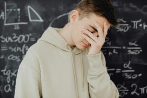 Studie zeigt: Tageszeit bestimmt den Prüfungserfolg mit